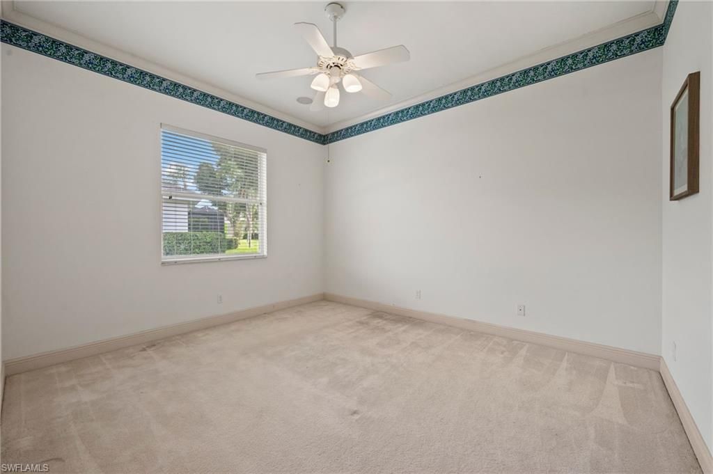 Empty room, Interior