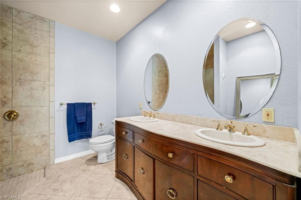 Bathroom, Dual Sink Vanities, Interior, Recessed Lighting