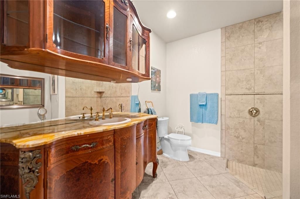 Bathroom, Interior, Recessed Lighting