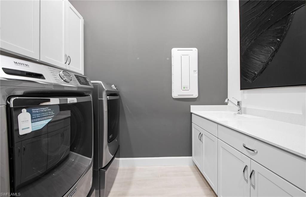 Interior, Washer, Wood Texture Flooring