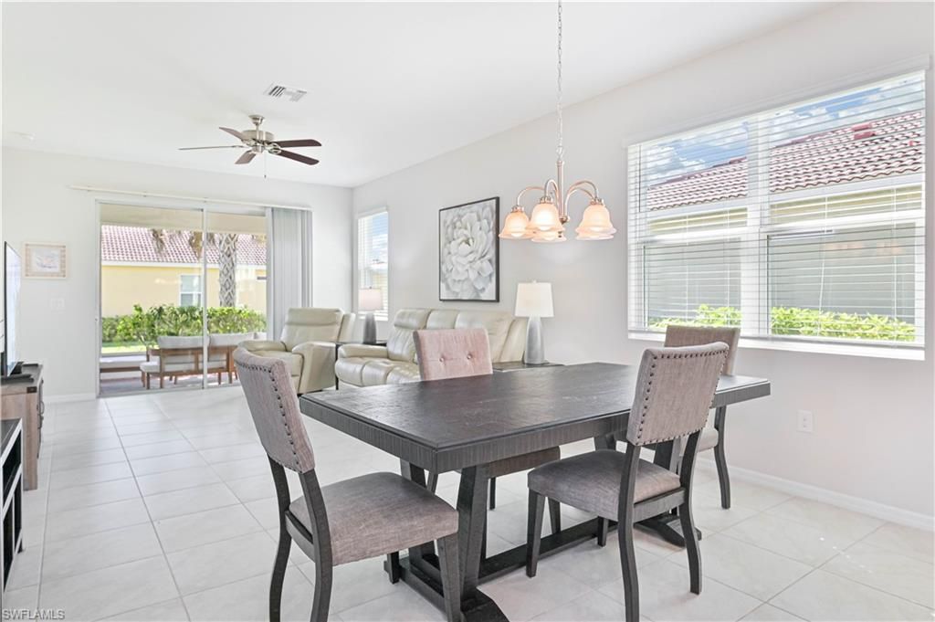 Chandelier, Dining room, Interior, Living room, Pendant Lights