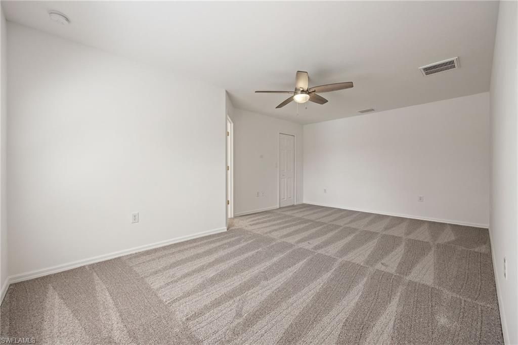 Empty room, Interior