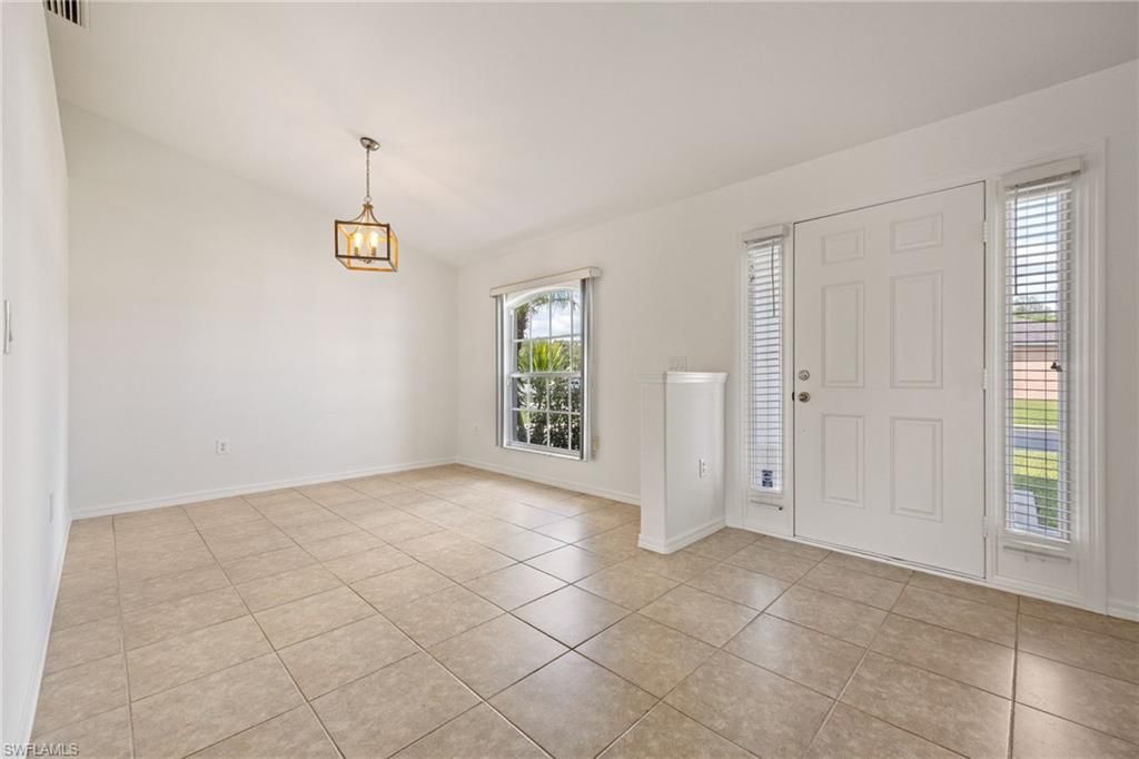 Empty room, Interior, Pendant Lights