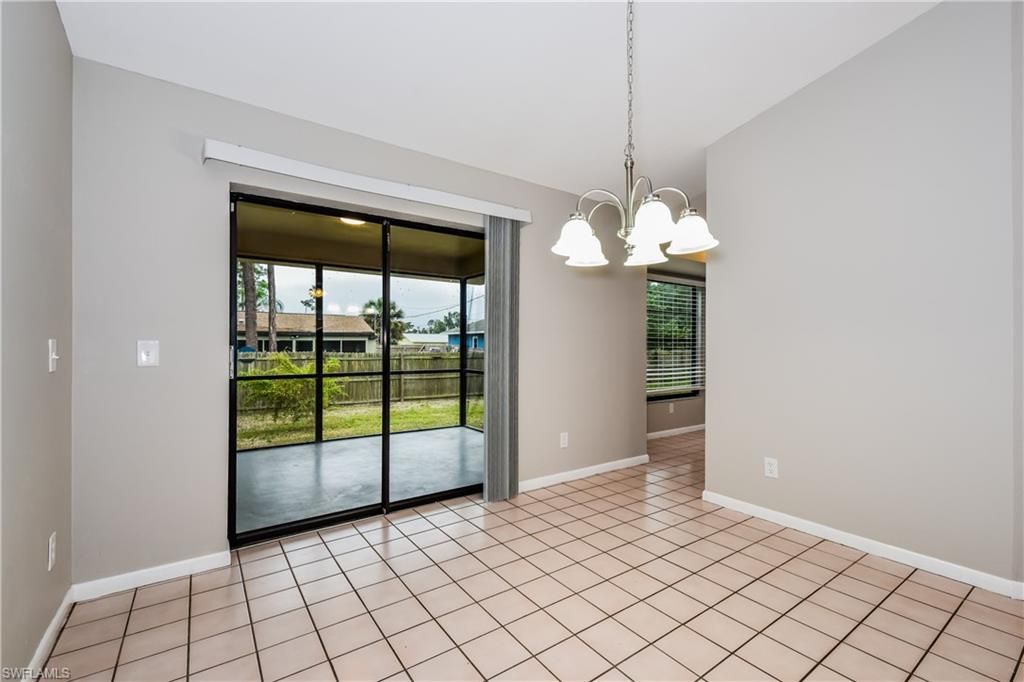 Empty room, Interior, Pendant Lights
