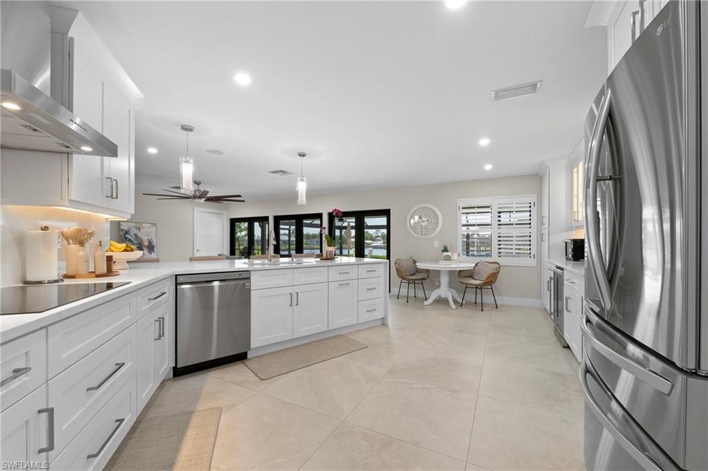 Dining room, Interior, Kitchen, Pendant Lights, Recessed Lighting, Stainless Steel Appliances