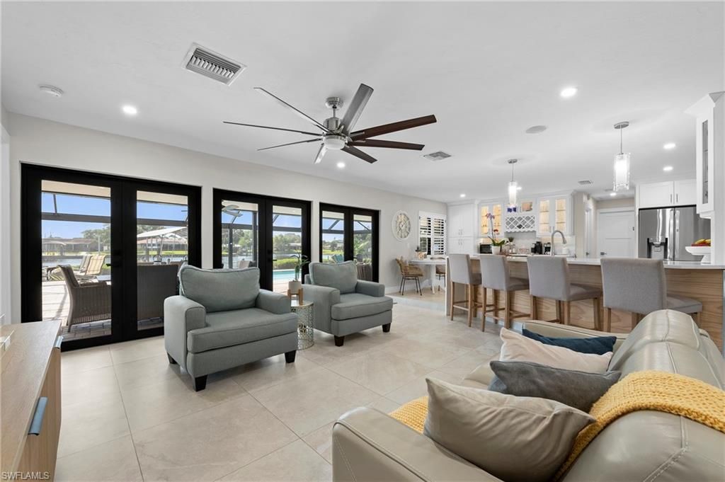 Dining room, Interior, Kitchen, Living room, Pendant Lights, Recessed Lighting, Stainless Steel Appliances
