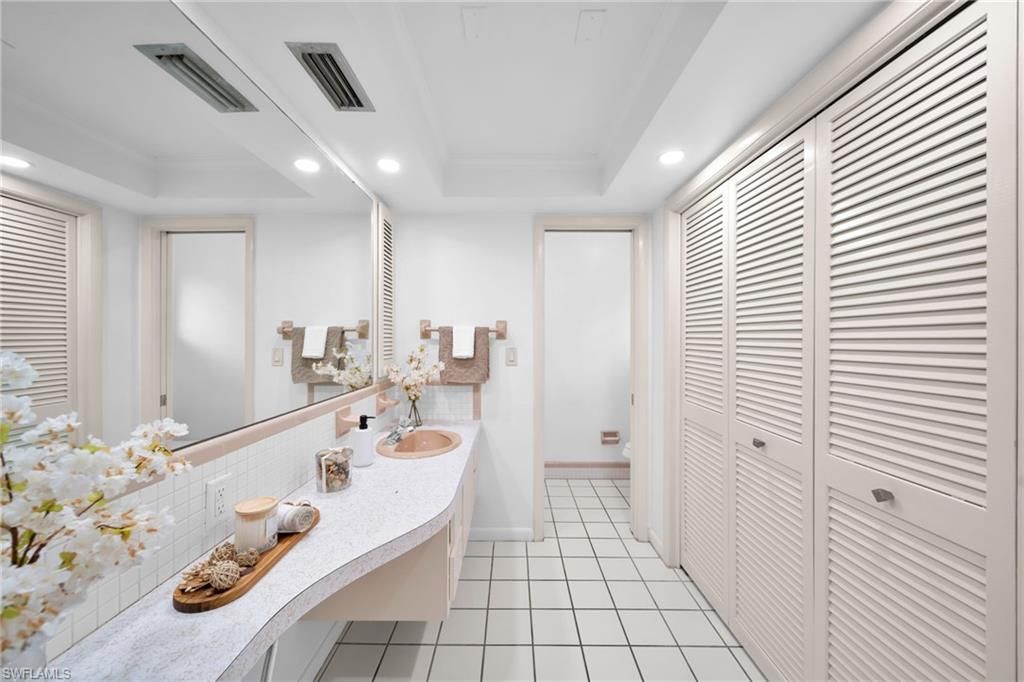 Bathroom, Interior, Recessed Lighting