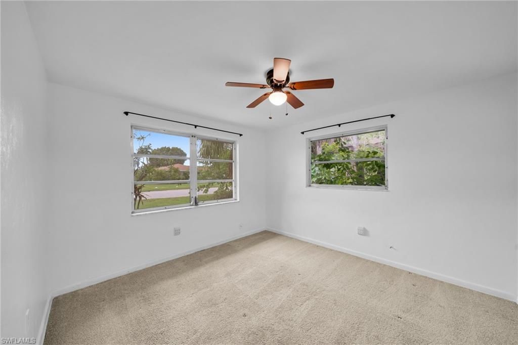 Empty room, Interior