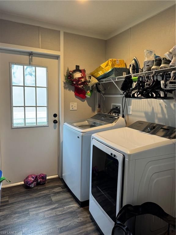 Interior, Washer, Wood Texture Flooring