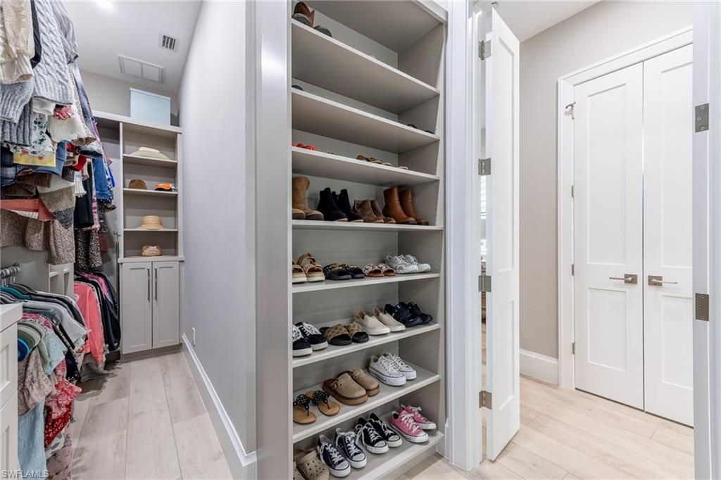 Interior, Walk-in Closets, Wood Texture Flooring