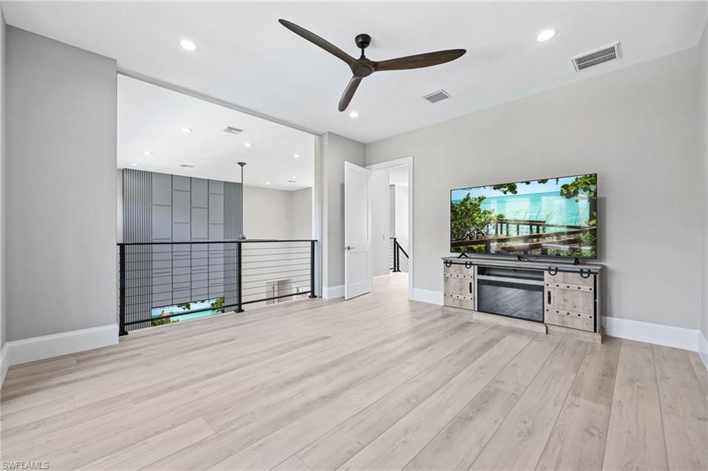 Interior, Recessed Lighting, Wood Texture Flooring