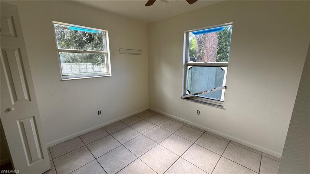 Empty room, Interior