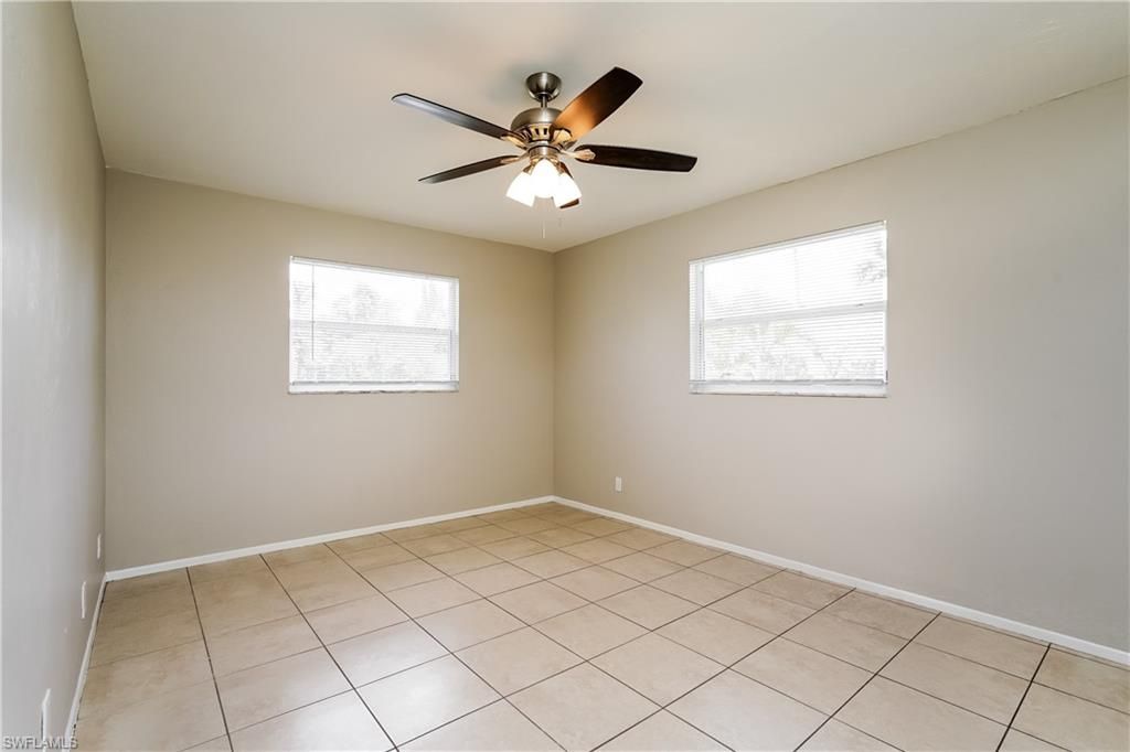 Empty room, Interior