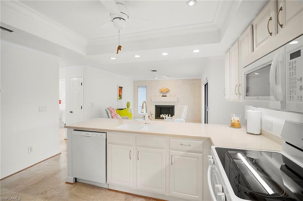 Fireplace, Interior, Kitchen, Recessed Lighting