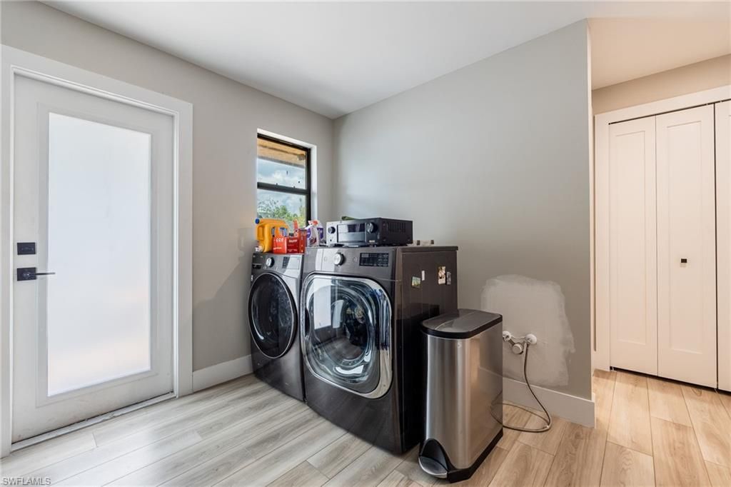 Interior, Washer, Wood Texture Flooring