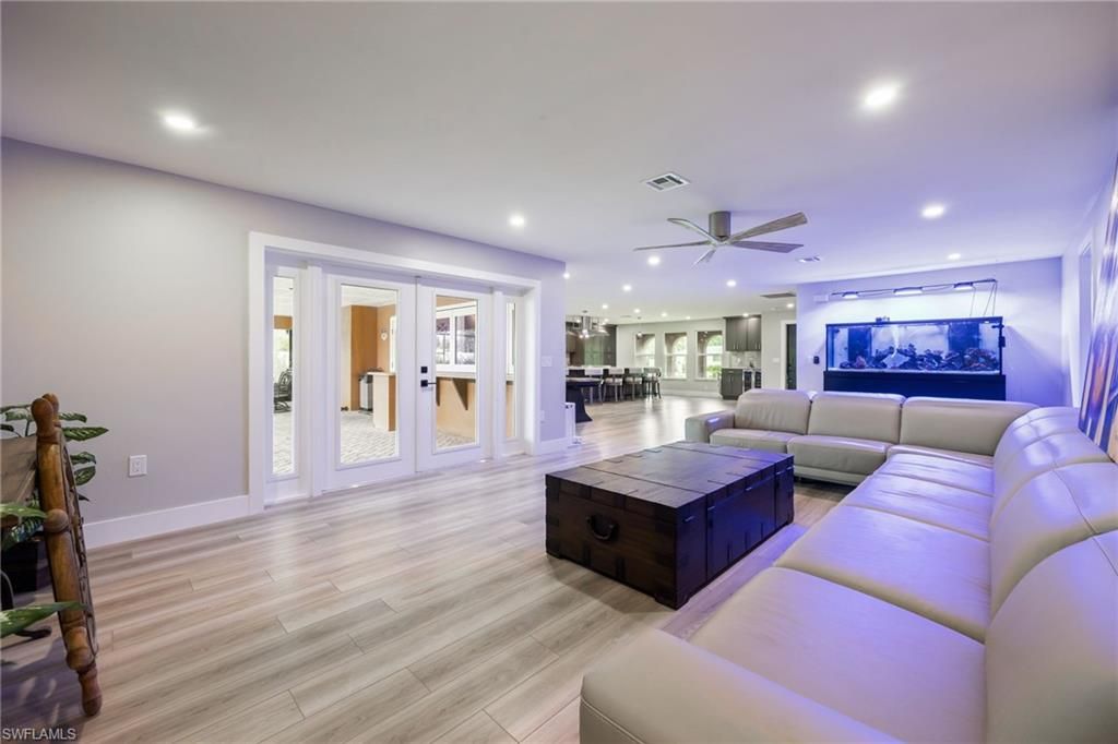 Interior, Living room, Pendant Lights, Recessed Lighting, Wood Texture Flooring