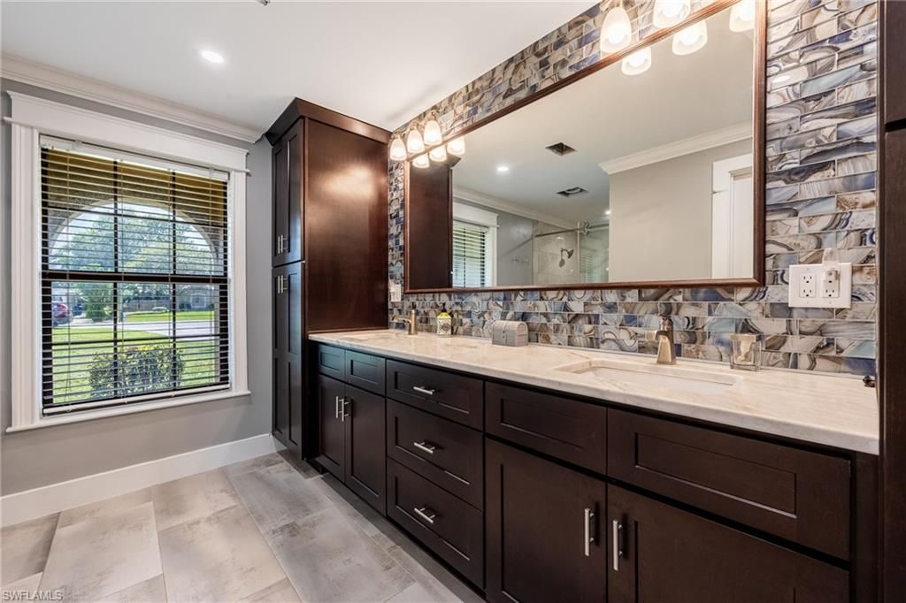 Bathroom, Dual Sink Vanities, Interior, Recessed Lighting