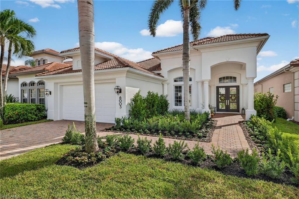 Attached, Exterior, Facade, Mediterranean