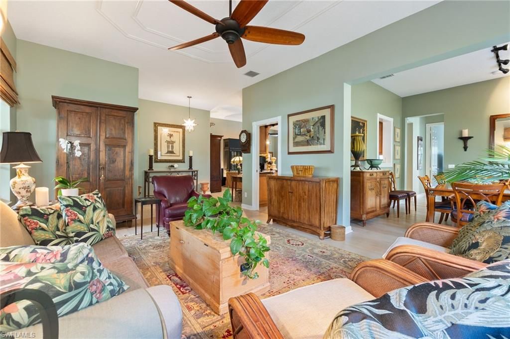 Dining room, Interior, Living room, Pendant Lights
