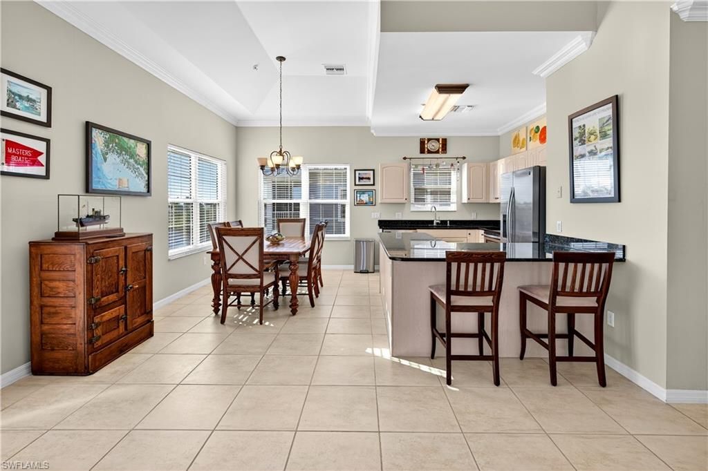 Chandelier, Dining room, Interior, Kitchen, Pendant Lights, Stainless Steel Appliances