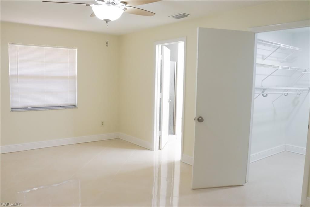 Empty room, Interior