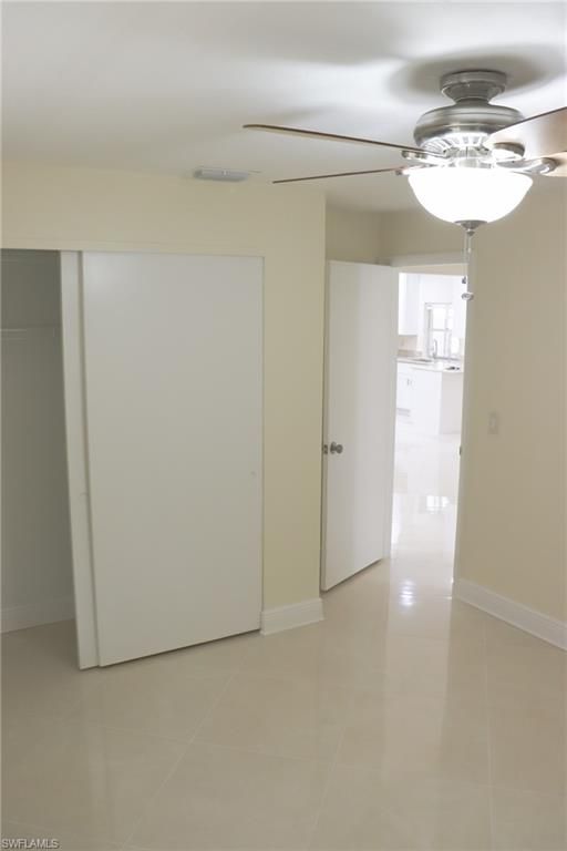 Empty room, Interior