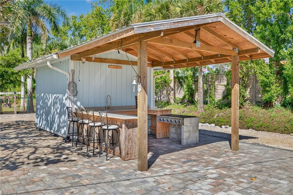 Exterior, Outdoor Kitchen