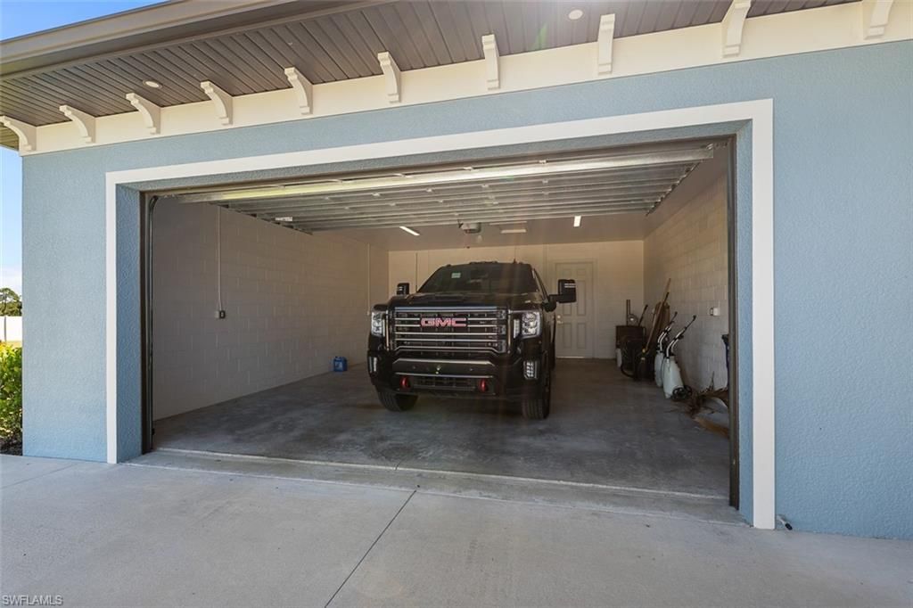 Exterior, Garage
