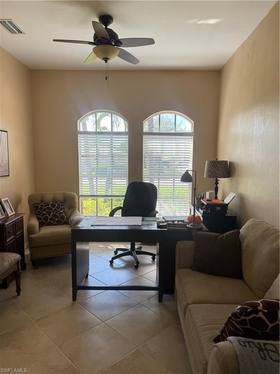 Home Office, Interior
