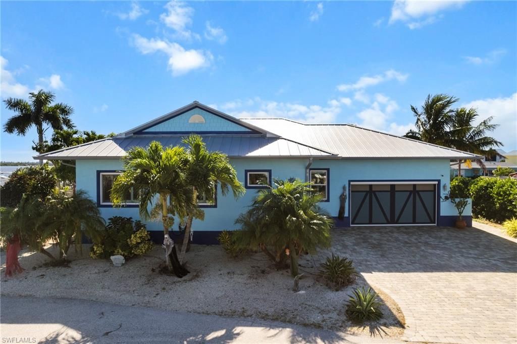 Attached, Exterior, Facade, Ranch