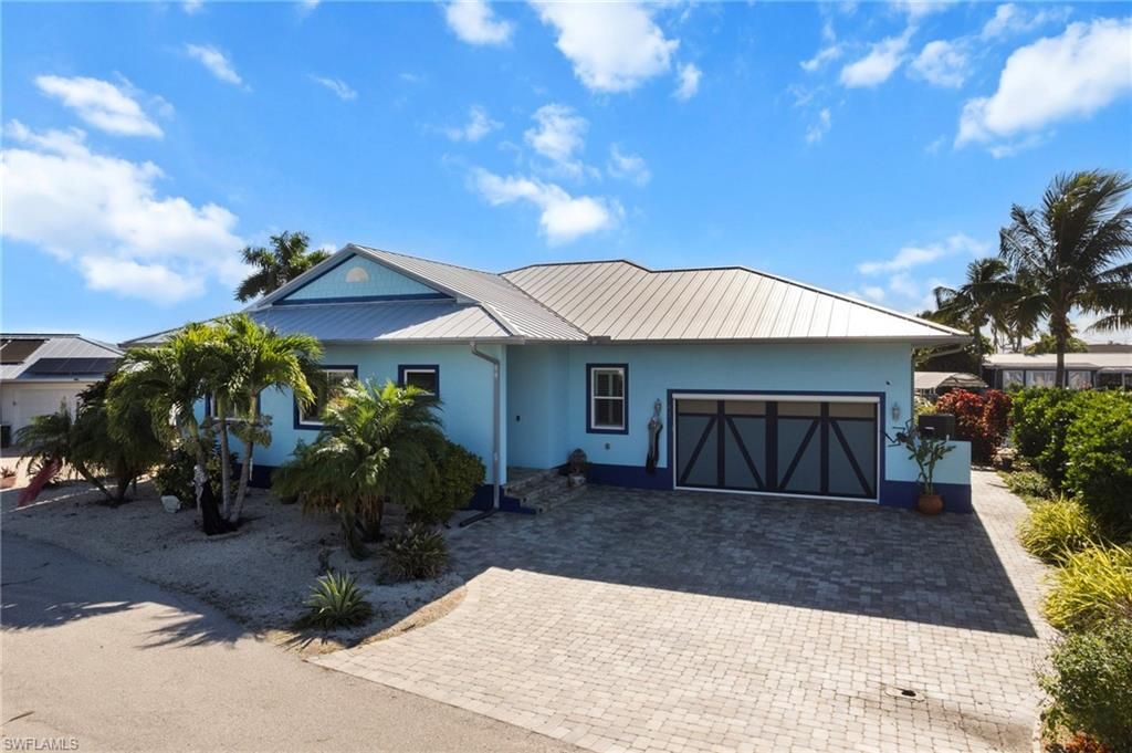 Attached, Exterior, Facade, Ranch