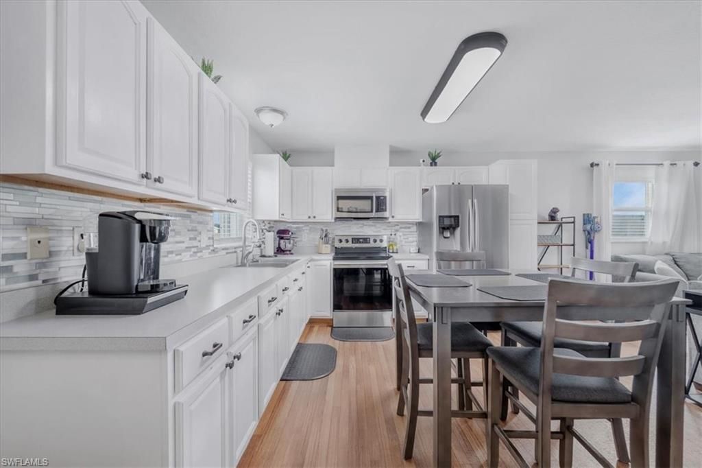 Dining room, Interior, Kitchen, Stainless Steel Appliances, Wood Texture Flooring