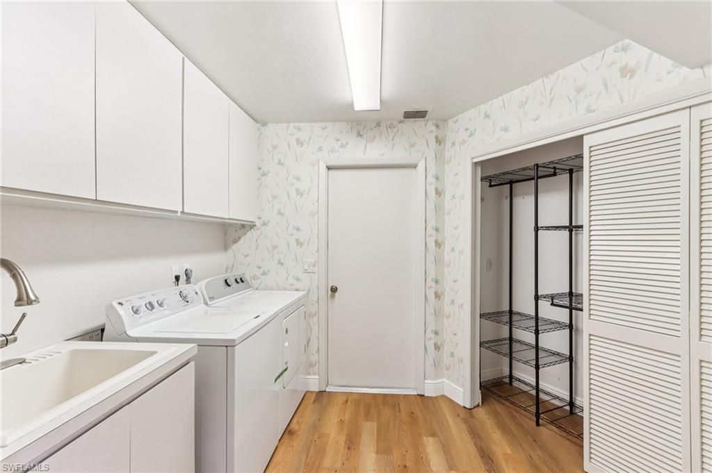 Interior, Washer, Wood Texture Flooring