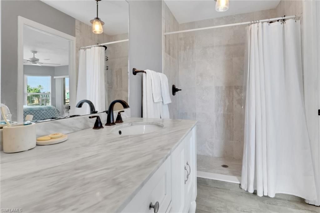 Bathroom, Interior, Pendant Lights, Wood Texture Flooring