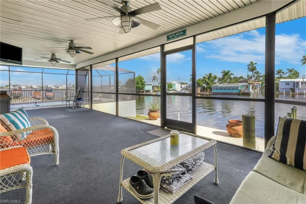 Interior, Sun Room, Water