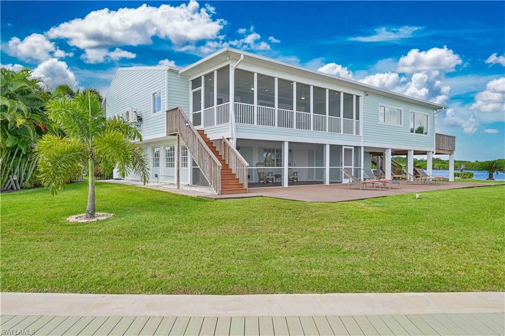 Backyard, Exterior, Facade, Modern