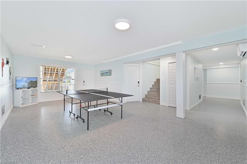 Game Room, Interior, Recessed Lighting