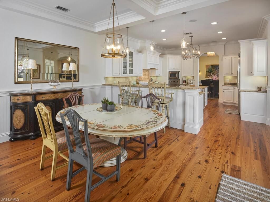 Chandelier, Dining room, Interior, Kitchen, Pendant Lights, Recessed Lighting, Wood Texture Flooring
