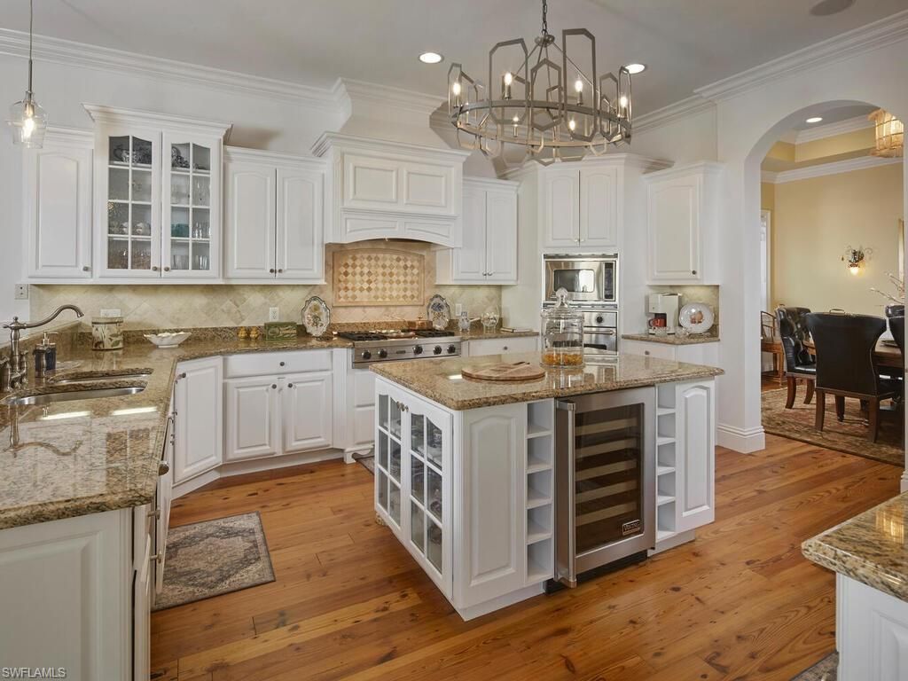 Chandelier, Dining room, Interior, Kitchen, Pendant Lights, Recessed Lighting, Stainless Steel Appliances, Wood Texture Flooring