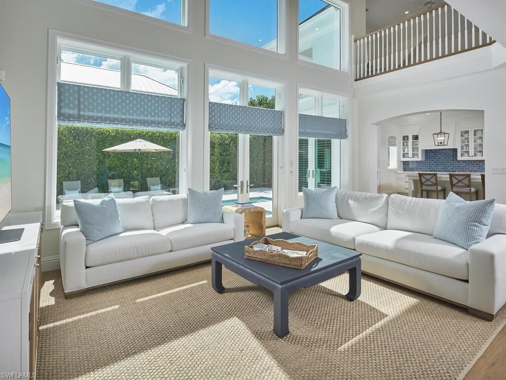 Dining room, Interior, Living room, Pendant Lights
