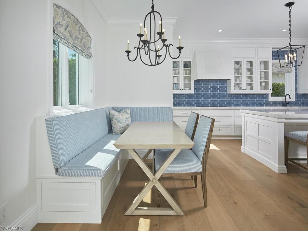 Chandelier, Dining room, Interior, Kitchen, Pendant Lights, Recessed Lighting, Wood Texture Flooring