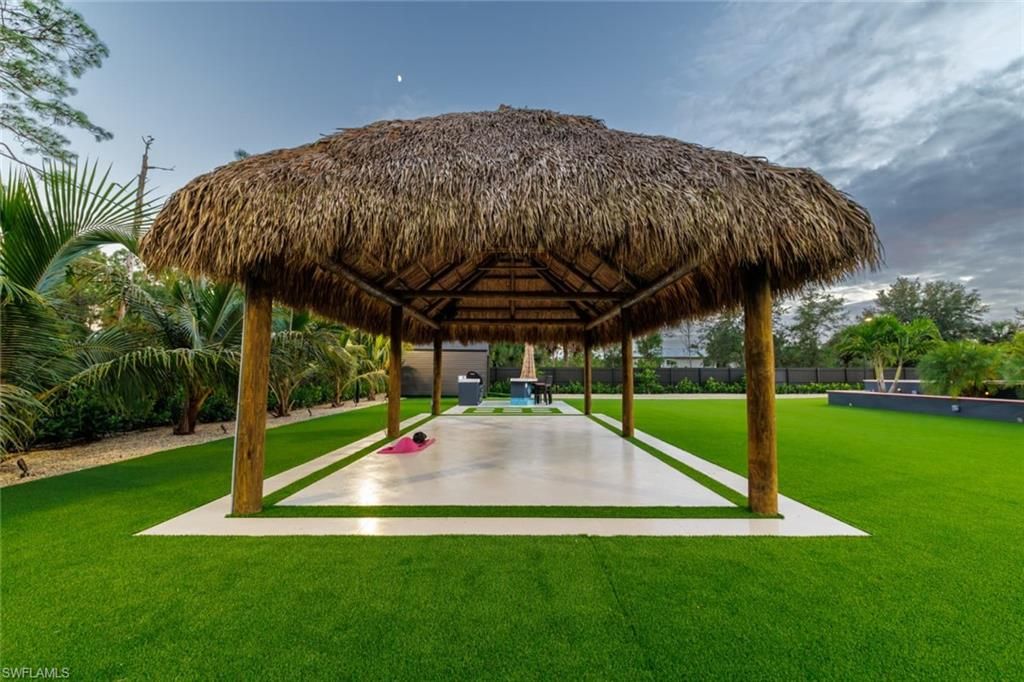 Backyard, Exterior, Outdoor Kitchen