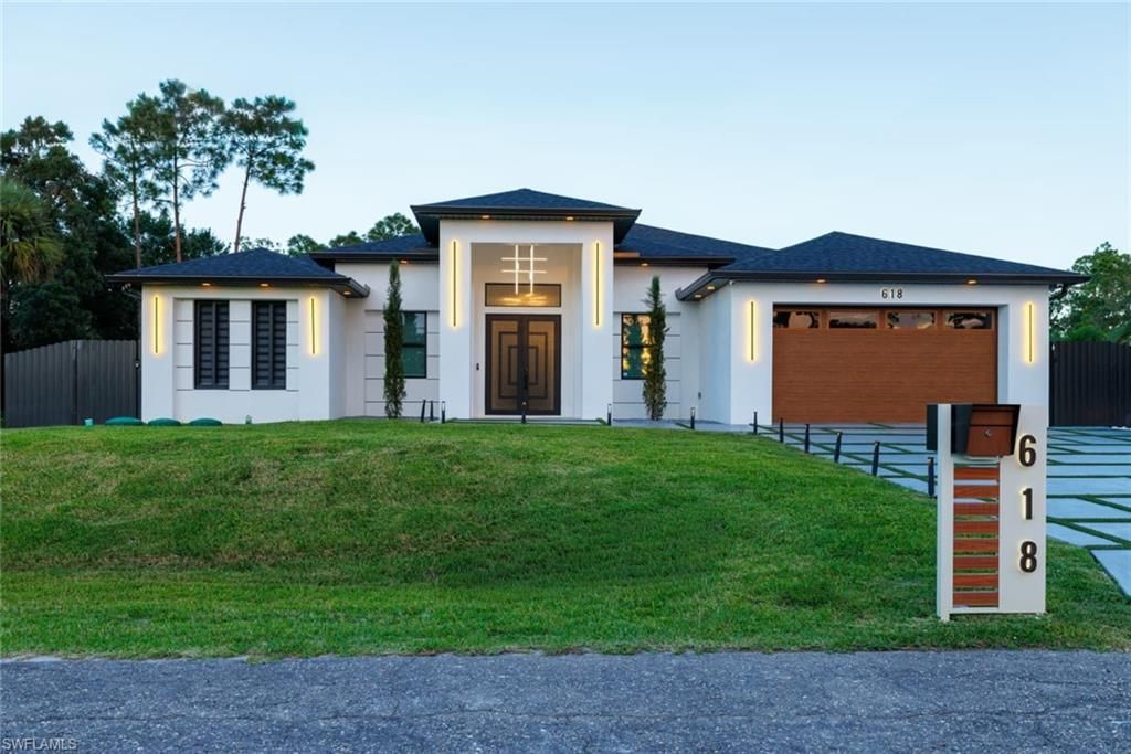 Attached, Backyard, Exterior, Facade, Modern