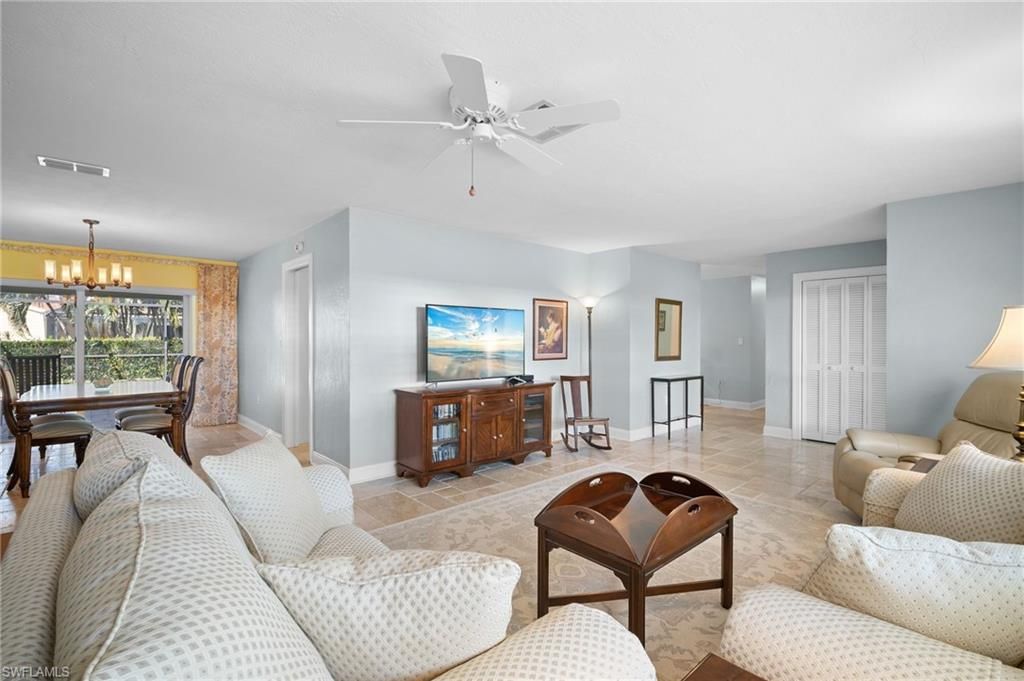 Chandelier, Dining room, Interior, Living room