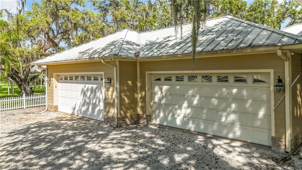 Detached Garage, Exterior