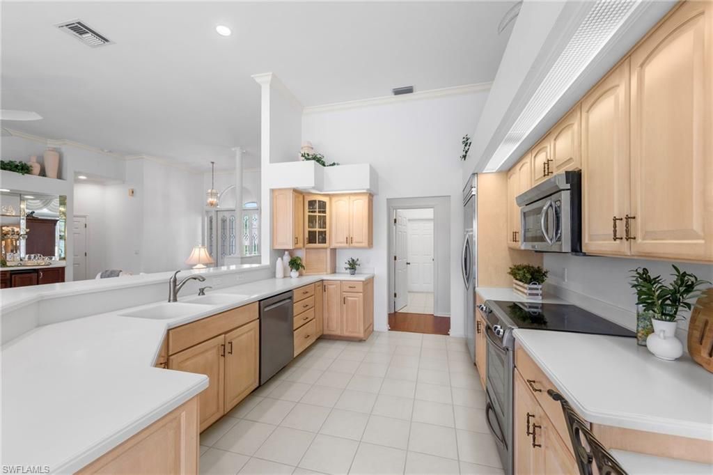 Dining room, Interior, Kitchen, Pendant Lights, Recessed Lighting, Stainless Steel Appliances, Water