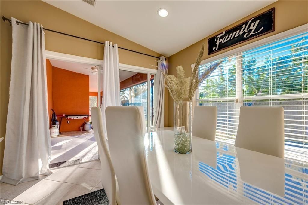 Dining room, Interior, Recessed Lighting