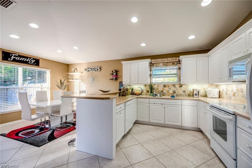 Dining room, Interior, Kitchen, Recessed Lighting