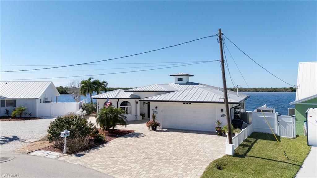 Attached, Exterior, Facade, Water, None