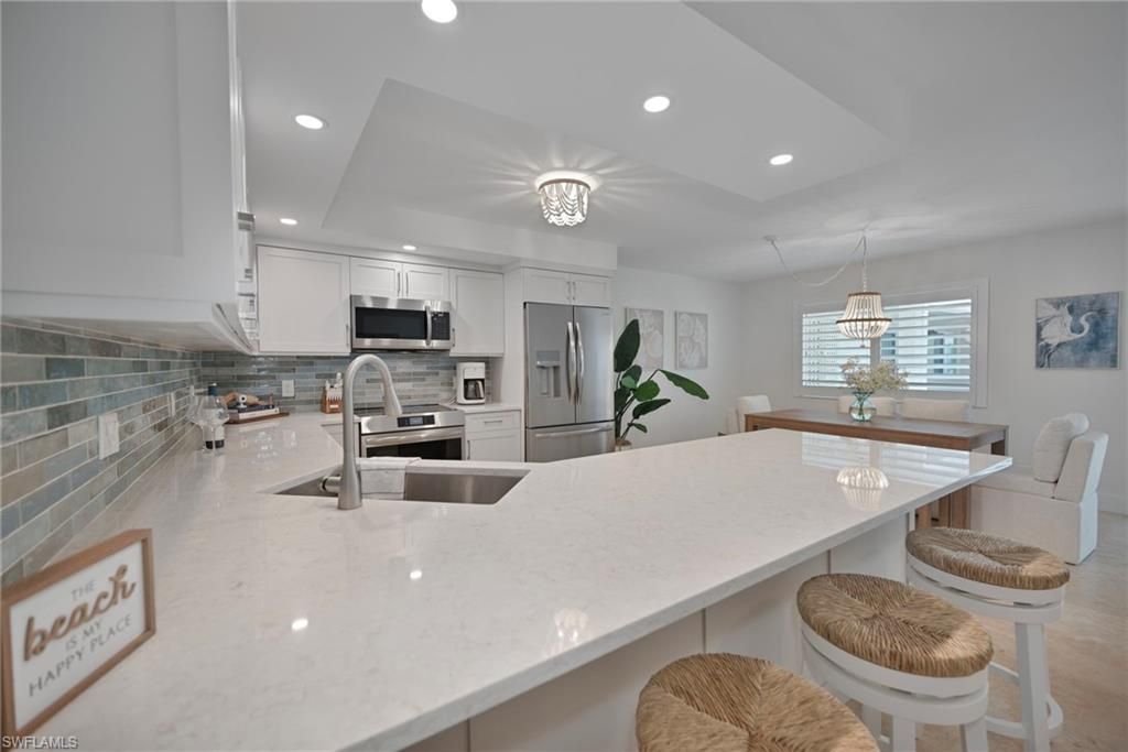 Dining room, Interior, Kitchen, Pendant Lights, Recessed Lighting, Stainless Steel Appliances